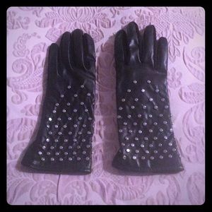 NWOT Black studded gloves